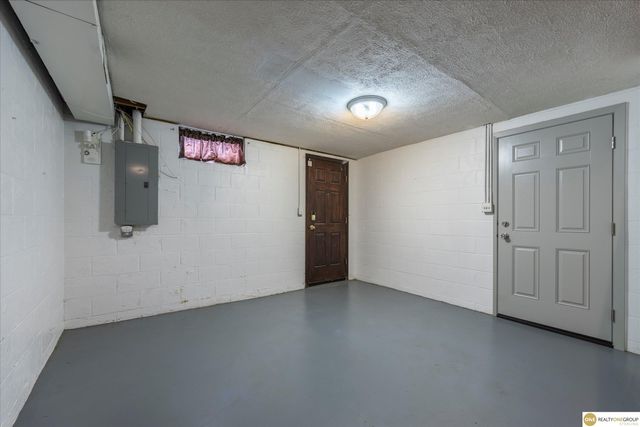 3222 S 59th Street, Omaha, NE 68106