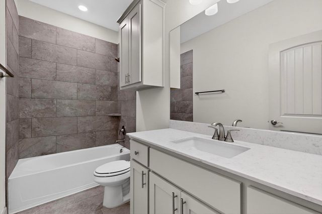 560 Oak Creek Drive, Lavon, TX 75166