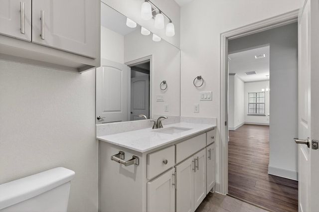 560 Oak Creek Drive, Lavon, TX 75166