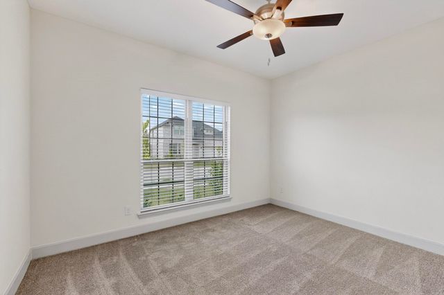 560 Oak Creek Drive, Lavon, TX 75166