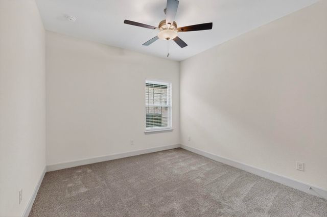 560 Oak Creek Drive, Lavon, TX 75166