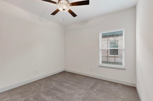 560 Oak Creek Drive, Lavon, TX 75166