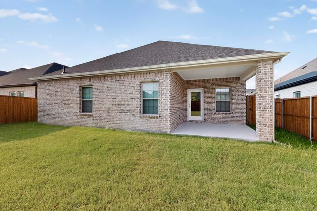 560 Oak Creek Drive, Lavon, TX 75166