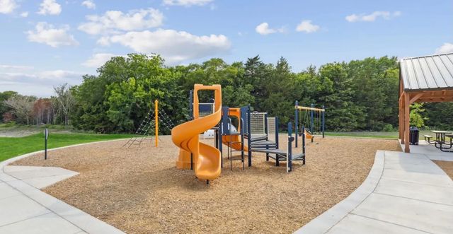 560 Oak Creek Drive, Lavon, TX 75166