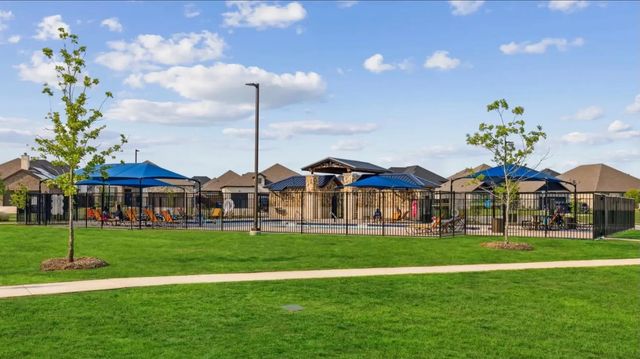 560 Oak Creek Drive, Lavon, TX 75166