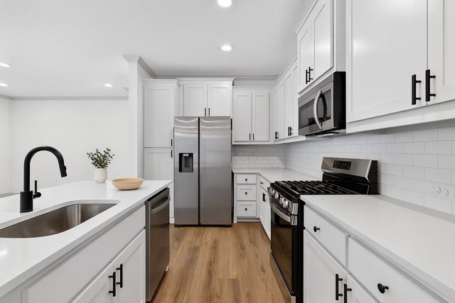 560 Oak Creek Drive, Lavon, TX 75166