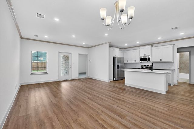 560 Oak Creek Drive, Lavon, TX 75166