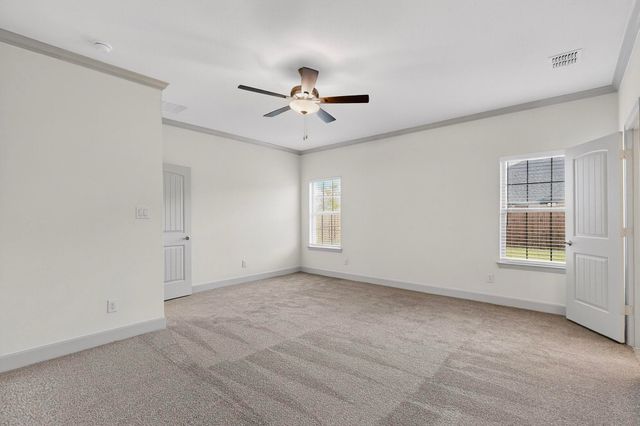 560 Oak Creek Drive, Lavon, TX 75166