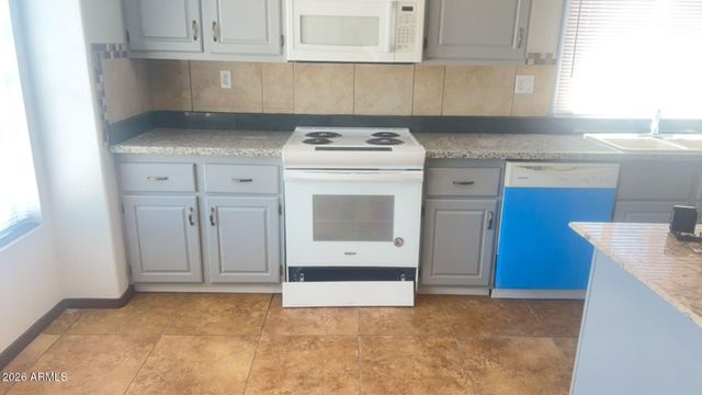 47832 N 18th Avenue, New River, AZ 85087