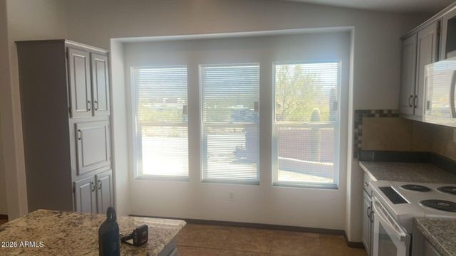 47832 N 18th Avenue, New River, AZ 85087