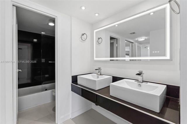 3675 N Country Club Drive 1501, Aventura, FL 33180