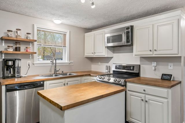35 Buttonwood Road, South Berwick, ME 03908