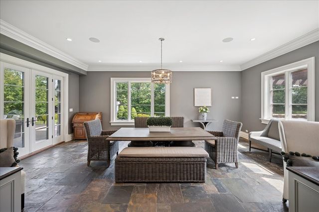 24 Bridlewood Road, Northbrook, IL 60062