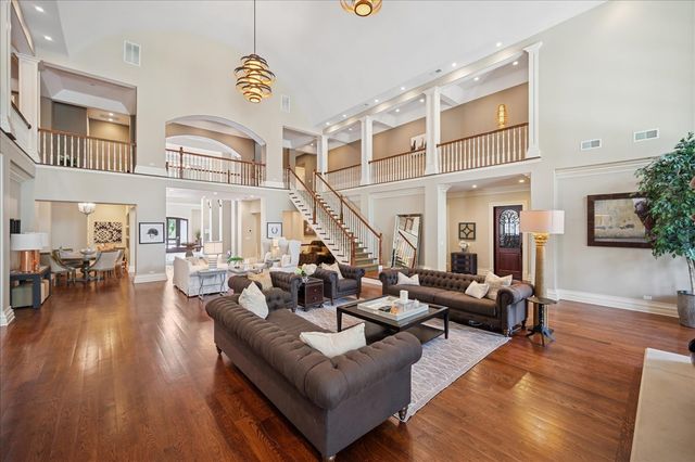 24 Bridlewood Road, Northbrook, IL 60062