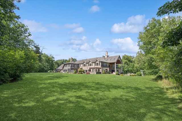 24 Bridlewood Road, Northbrook, IL 60062