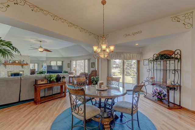 8502 Meadows Edge Trail, Tinley Park, IL 60487