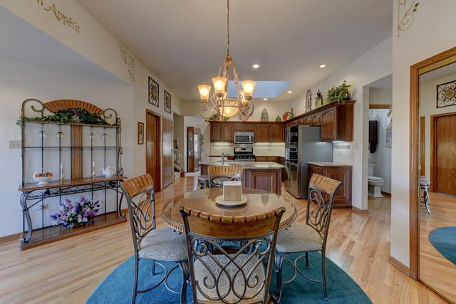 8502 Meadows Edge Trail, Tinley Park, IL 60487