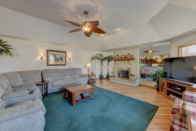 8502 Meadows Edge Trail, Tinley Park, IL 60487