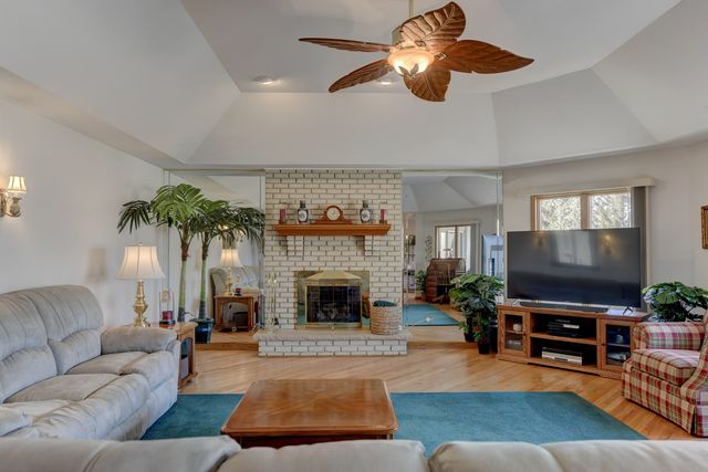 8502 Meadows Edge Trail, Tinley Park, IL 60487