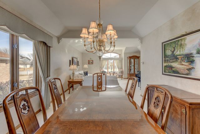 8502 Meadows Edge Trail, Tinley Park, IL 60487