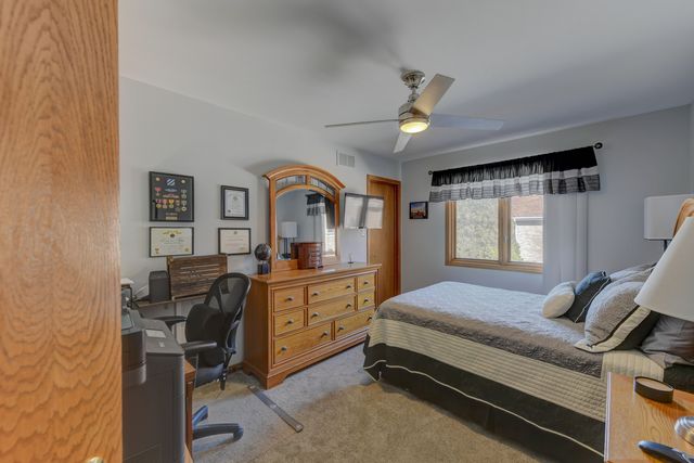 8502 Meadows Edge Trail, Tinley Park, IL 60487