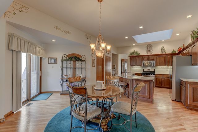 8502 Meadows Edge Trail, Tinley Park, IL 60487