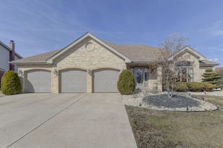 8502 Meadows Edge Trail, Tinley Park, IL 60487