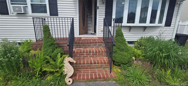 90 Grandview Drive, Shirley, NY 11967