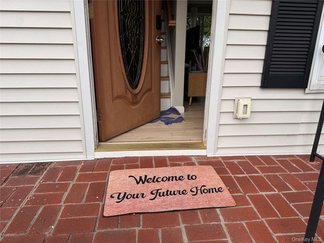 90 Grandview Drive, Shirley, NY 11967