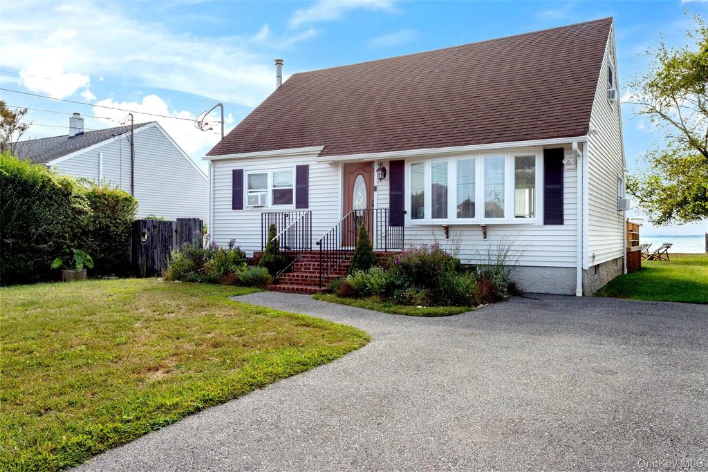 90 Grandview Drive, Shirley, NY 11967