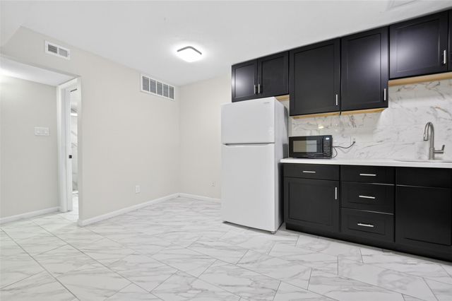 5929 Queensloch Drive 131, Houston, TX 77096