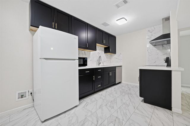 5929 Queensloch Drive 131, Houston, TX 77096