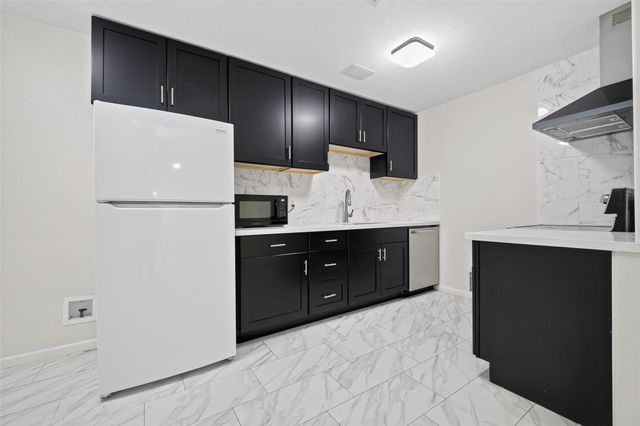 5929 Queensloch Drive 131, Houston, TX 77096