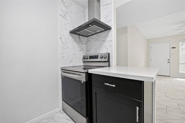 5929 Queensloch Drive 131, Houston, TX 77096