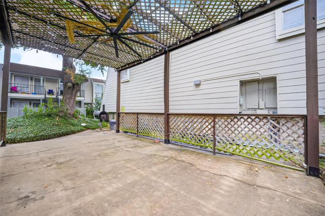 5929 Queensloch Drive 131, Houston, TX 77096