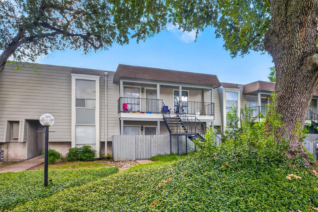 5929 Queensloch Drive 131, Houston, TX 77096