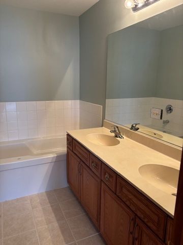 124 W PARK Avenue C, Sugar Grove, IL 60554