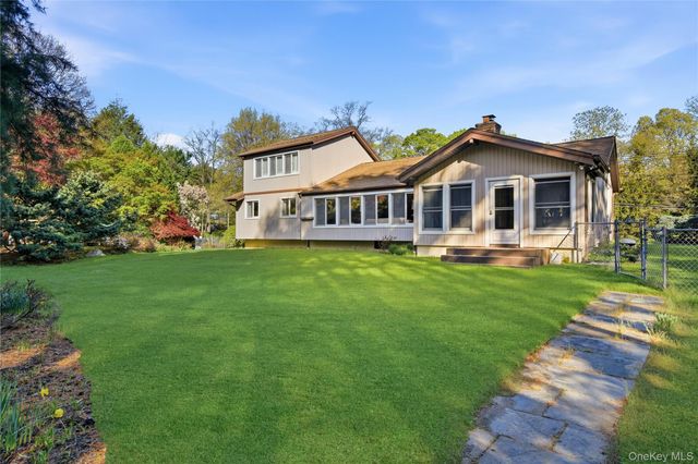 334 Edgewood Avenue, Smithtown, NY 11787