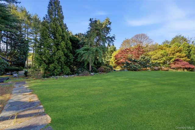 334 Edgewood Avenue, Smithtown, NY 11787