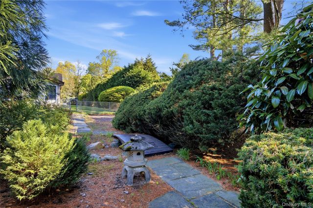 334 Edgewood Avenue, Smithtown, NY 11787