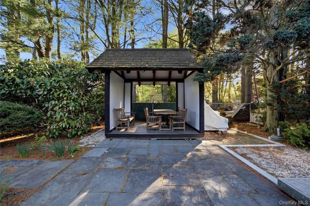 334 Edgewood Avenue, Smithtown, NY 11787