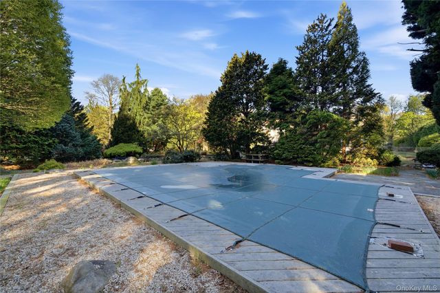 334 Edgewood Avenue, Smithtown, NY 11787