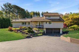 334 Edgewood Avenue, Smithtown, NY 11787