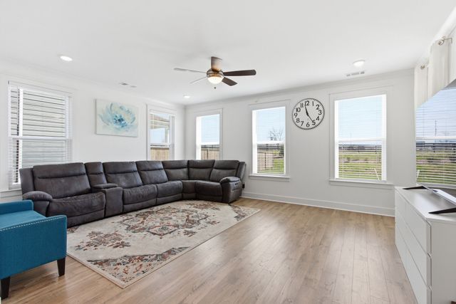 688 Conifer Dr, Spring Hill, TN 37174