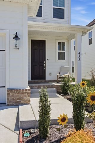 688 Conifer Dr, Spring Hill, TN 37174