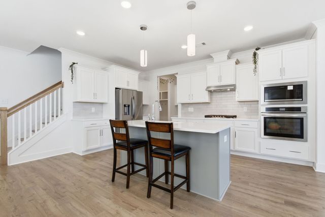 688 Conifer Dr, Spring Hill, TN 37174