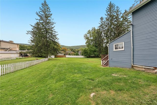 25 Chapel Street, Almond, NY 14804