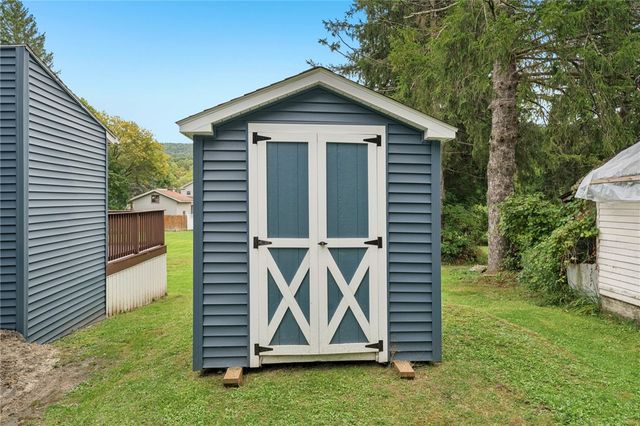 25 Chapel Street, Almond, NY 14804