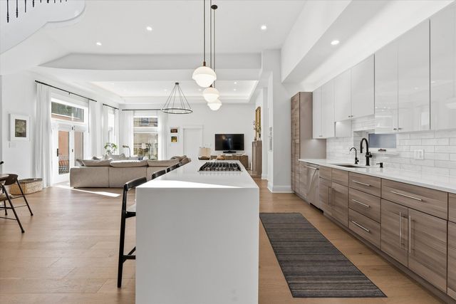 1936 N Wilmot Avenue, Chicago, IL 60647