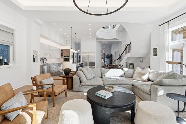 1936 N Wilmot Avenue, Chicago, IL 60647